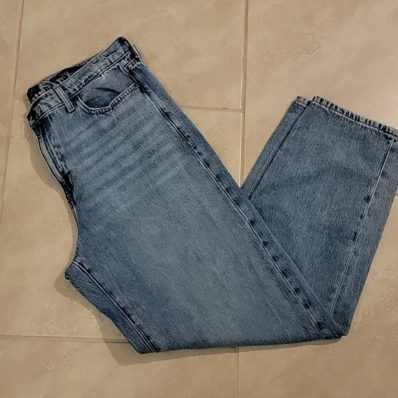 Banana Republic Premium Denim High-Rise Barrel Fit Jeans. Medium Wash. 32L - Picture 8 of 10